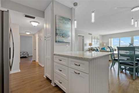 Condo in Saint Pete Beach, Florida, 2 bedrooms  № 1717145 - photo 17