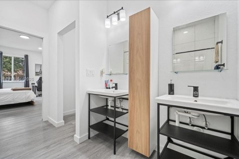 Casa en venta en Cape Coral, Florida, 3 dormitorios, 141.86 m2 № 1992554 - foto 21