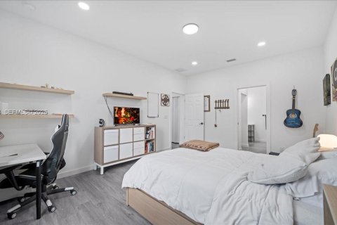 Casa en venta en Cape Coral, Florida, 3 dormitorios, 141.86 m2 № 1992554 - foto 17