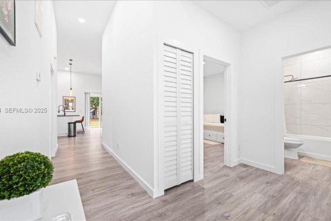 Casa en venta en Cape Coral, Florida, 3 dormitorios, 141.86 m2 № 1992554 - foto 5