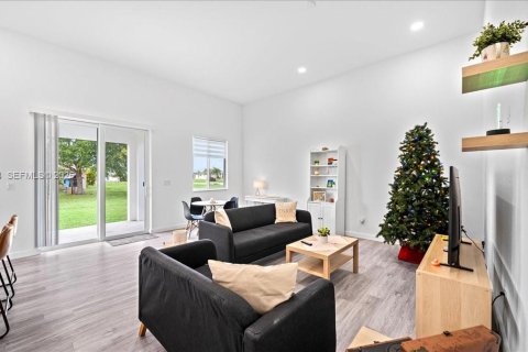 Casa en venta en Cape Coral, Florida, 3 dormitorios, 141.86 m2 № 1992554 - foto 4