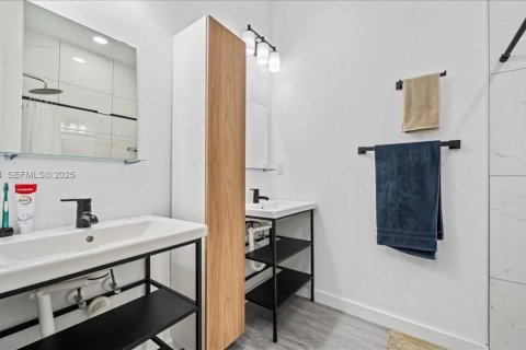 Casa en venta en Cape Coral, Florida, 3 dormitorios, 141.86 m2 № 1992554 - foto 18