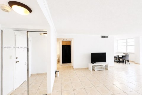 Appartement à louer à Sunny Isles Beach, Floride: 1 chambre, 87.61 m2 № 2311532 - photo 14
