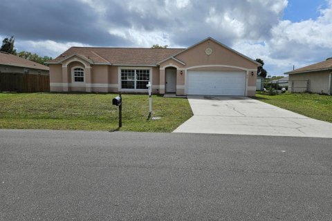 Casa en Palm Bay, Florida 3 dormitorios, 162.67 m2 № 2275328