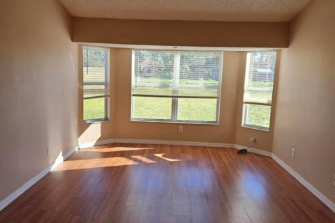 Villa ou maison à vendre à Palm Bay, Floride: 3 chambres, 162.67 m2 № 2275328 - photo 8