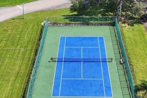 Condominio en venta en Pembroke Pines, Florida, 1 dormitorio, 97.08 m2 № 1944794 - foto 20