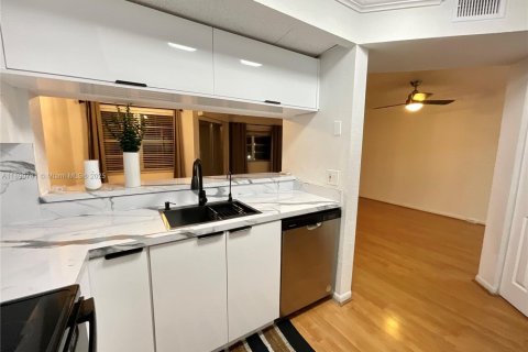 Condominio en venta en Pembroke Pines, Florida, 1 dormitorio, 97.08 m2 № 1944794 - foto 4