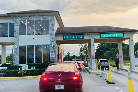 Condominio en venta en Pembroke Pines, Florida, 1 dormitorio, 97.08 m2 № 1944794 - foto 21