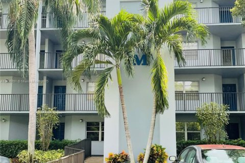 Condominio en venta en Pembroke Pines, Florida, 1 dormitorio, 97.08 m2 № 1944794 - foto 24