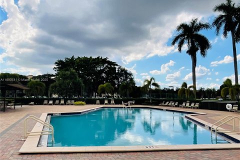 Condominio en venta en Pembroke Pines, Florida, 1 dormitorio, 97.08 m2 № 1944794 - foto 23