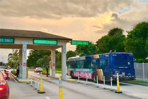 Condominio en venta en Pembroke Pines, Florida, 1 dormitorio, 97.08 m2 № 1944794 - foto 22