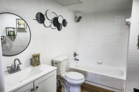 Condominio en venta en Pembroke Pines, Florida, 1 dormitorio, 97.08 m2 № 1944794 - foto 10