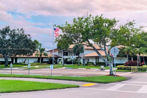 Condominio en venta en Pembroke Pines, Florida, 1 dormitorio, 97.08 m2 № 1944794 - foto 17