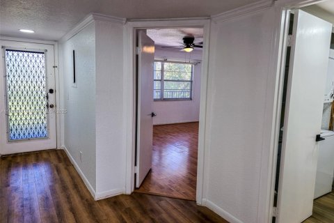 Condominio en venta en Pembroke Pines, Florida, 1 dormitorio, 97.08 m2 № 1944794 - foto 7