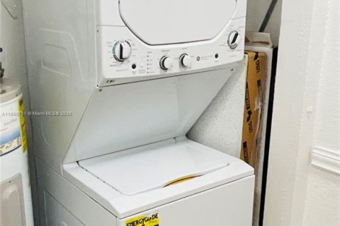 Condominio en venta en Pembroke Pines, Florida, 1 dormitorio, 97.08 m2 № 1944794 - foto 16