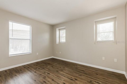 House in Seffner, Florida 3 bedrooms, 200.11 sq.m. № 2220273 - photo 10