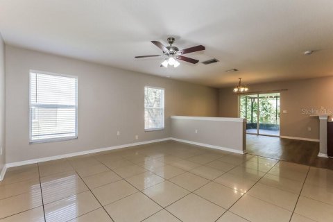 House in Seffner, Florida 3 bedrooms, 200.11 sq.m. № 2220273 - photo 4