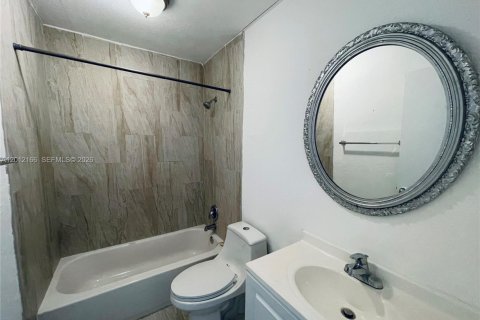 Townhouse in Plantation, Florida 2 bedrooms, 87.14 sq.m. № 2074547 - photo 8