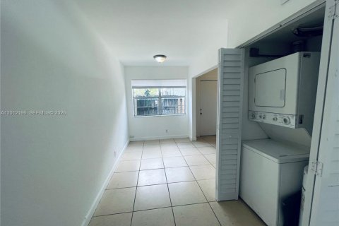 Townhouse in Plantation, Florida 2 bedrooms, 87.14 sq.m. № 2074547 - photo 3