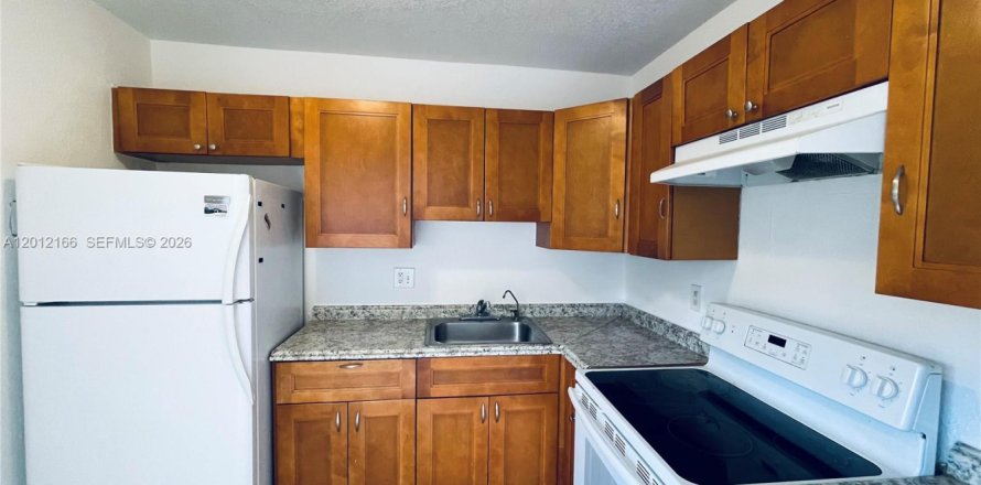 Townhouse in Plantation, Florida 2 bedrooms, 87.14 sq.m. № 2074547