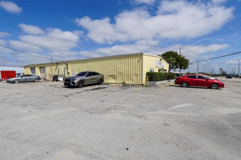 Propiedad comercial en venta en Oakland Park, Florida № 1850910 - foto 2