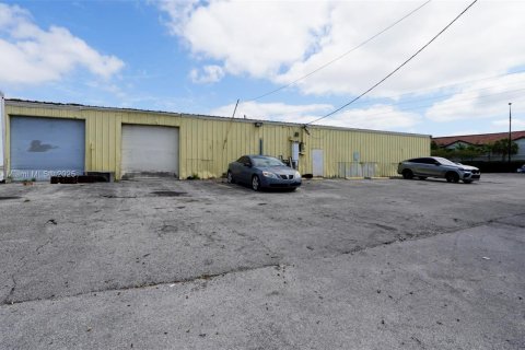Propiedad comercial en venta en Oakland Park, Florida № 1850910 - foto 3