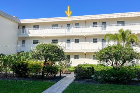 Condo in Naples, Florida, 2 bedrooms  № 1498652 - photo 1