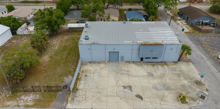 Commercial property in Tampa, Florida 516.07 sq.m. № 2217702
