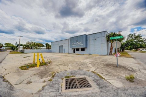 Commercial property in Tampa, Florida 516.07 sq.m. № 2217702 - photo 18