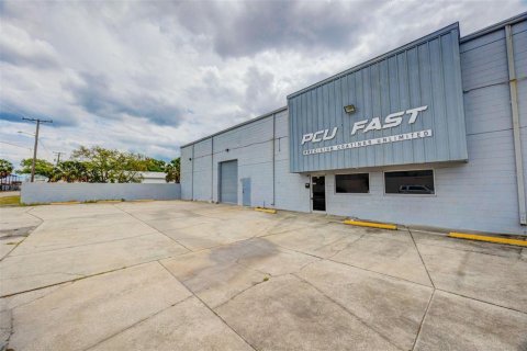 Commercial property in Tampa, Florida 516.07 sq.m. № 2217702 - photo 21