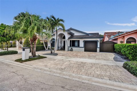 Villa ou maison à vendre à Miami Lakes, Floride: 4 chambres, 180.51 m2 № 2361687 - photo 2