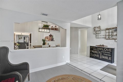 Villa ou maison à vendre à Miami Lakes, Floride: 4 chambres, 180.51 m2 № 2361687 - photo 7