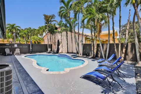 Villa ou maison à vendre à Miami Lakes, Floride: 4 chambres, 180.51 m2 № 2361687 - photo 25