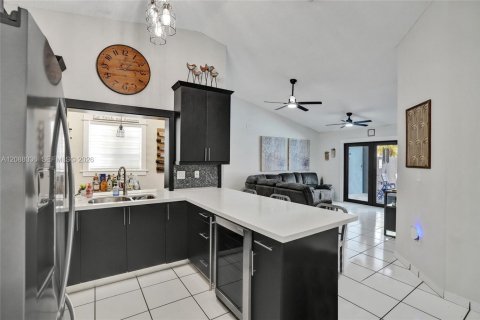 Villa ou maison à vendre à Miami Lakes, Floride: 4 chambres, 180.51 m2 № 2361687 - photo 15