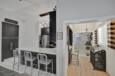 Villa ou maison à vendre à Miami Lakes, Floride: 4 chambres, 180.51 m2 № 2361687 - photo 11