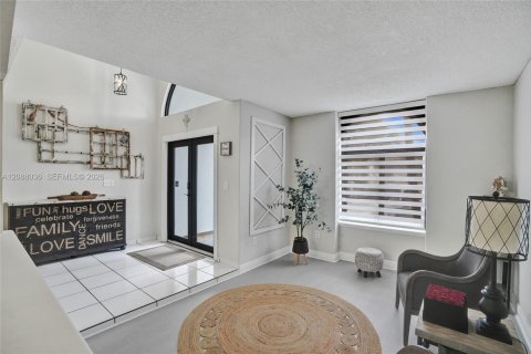 Villa ou maison à vendre à Miami Lakes, Floride: 4 chambres, 180.51 m2 № 2361687 - photo 6