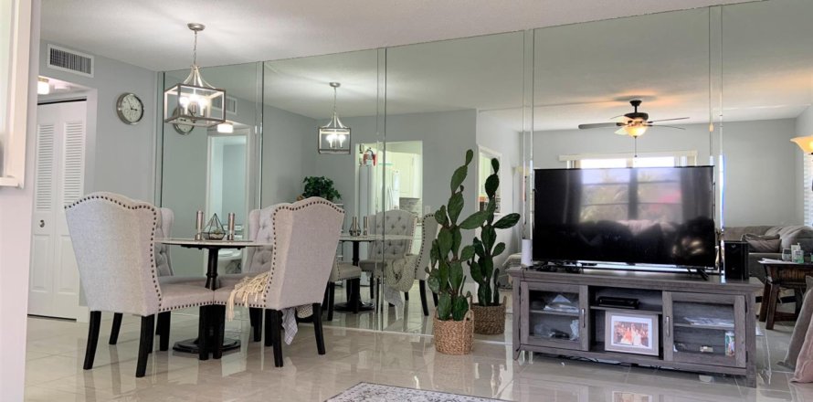Condo à West Palm Beach, Floride, 1 chambre  № 2077491