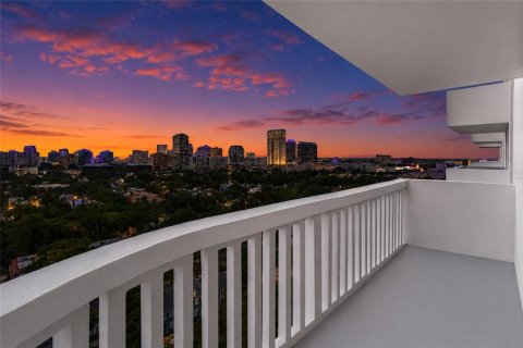 Condo in Orlando, Florida, 2 bedrooms № 2221905 - photo 6