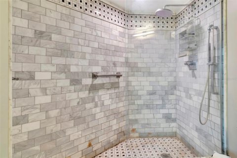Condo in Orlando, Florida, 2 bedrooms № 2221905 - photo 16