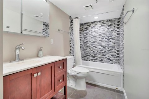 Condo in Orlando, Florida, 2 bedrooms № 2221905 - photo 12
