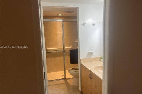 Condo in Sunrise, Florida, 2 bedrooms  № 1996428 - photo 15