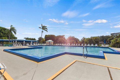 Condo in Sunrise, Florida, 2 bedrooms  № 1996428 - photo 20