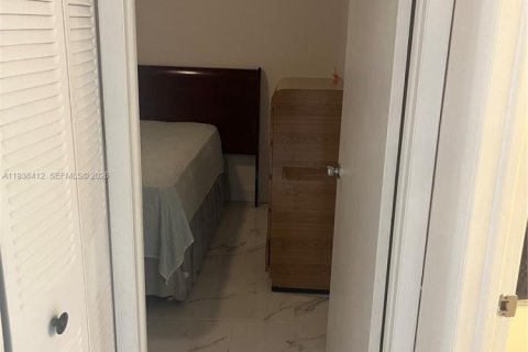 Condo in Sunrise, Florida, 2 bedrooms  № 1996428 - photo 5