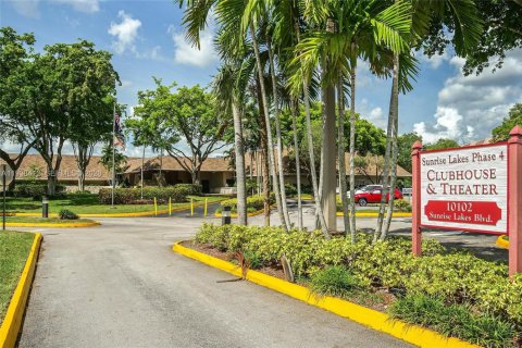 Condo in Sunrise, Florida, 2 bedrooms  № 1996428 - photo 19