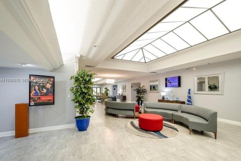 Condo in Sunrise, Florida, 2 bedrooms  № 1996428 - photo 21