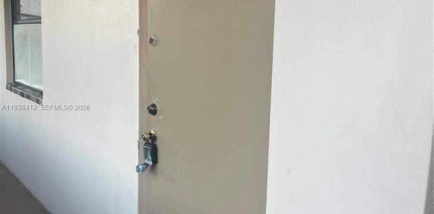 Condo in Sunrise, Florida, 2 bedrooms  № 1996428