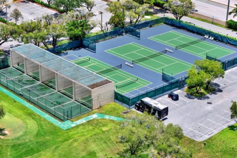 Condo in Sunrise, Florida, 2 bedrooms  № 1996428 - photo 23