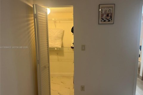 Condo in Sunrise, Florida, 2 bedrooms  № 1996428 - photo 14