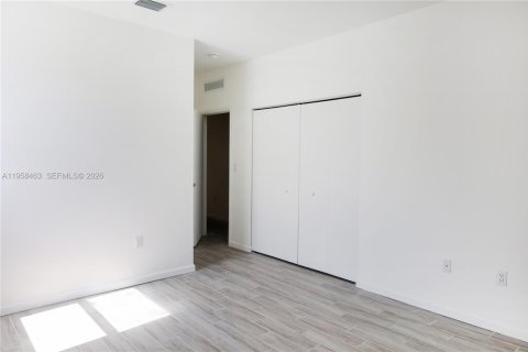 Снять в аренду виллу или дом в Майами, Флорида 6 спален, 241.55м2, № 2020781 - фото 14