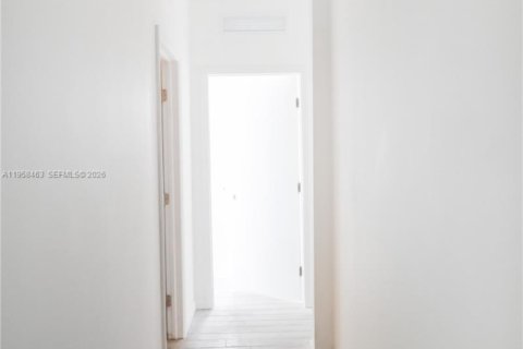 Снять в аренду виллу или дом в Майами, Флорида 6 спален, 241.55м2, № 2020781 - фото 17